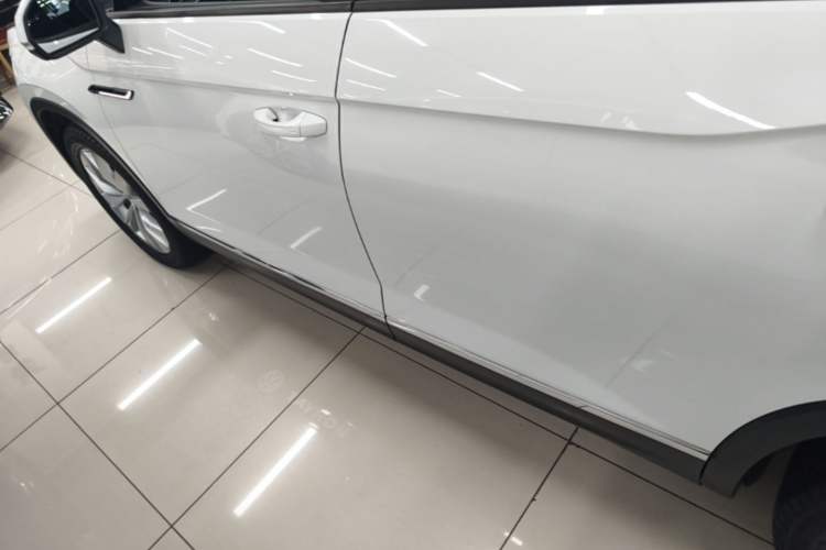 Used Volkswagen Tayron 2020 330TSI Two-Wheel Drive Luxury Smart Connectivity Version Left Side Sill