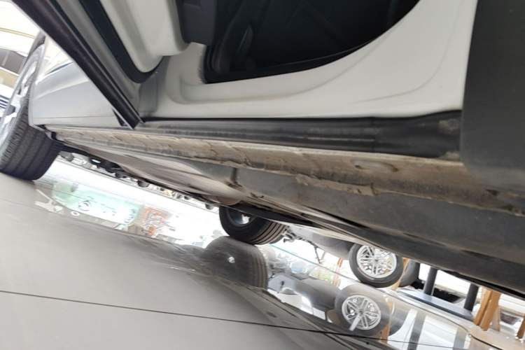 Used Volkswagen Tayron 2020 330TSI Two-Wheel Drive Luxury Smart Connectivity Version Left Side Sill