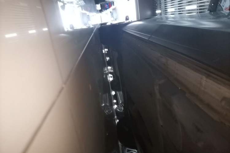 Used Volkswagen Tayron 2020 330TSI Two-Wheel Drive Luxury Smart Connectivity Version Left Side Sill