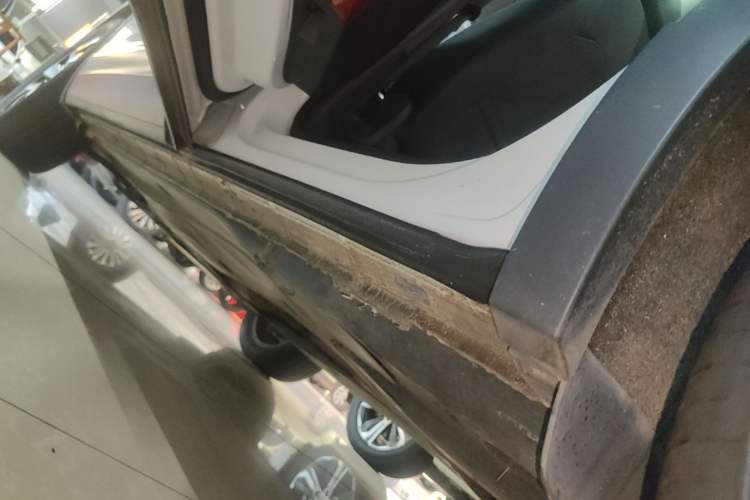 Used Volkswagen Tayron 2020 330TSI Two-Wheel Drive Luxury Smart Connectivity Version Left Side Sill