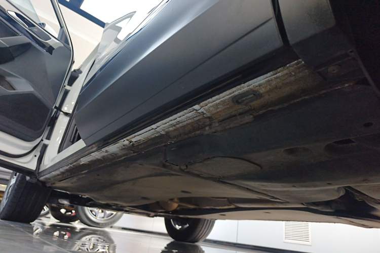 Used Volkswagen Tayron 2020 330TSI Two-Wheel Drive Luxury Smart Connectivity Version Left Side Sill