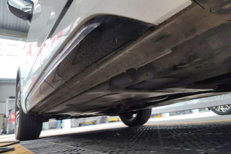 Used Volkswagen Tayron 2020 380TSI All-Wheel Drive R-Line Connected Version Left Side Sill