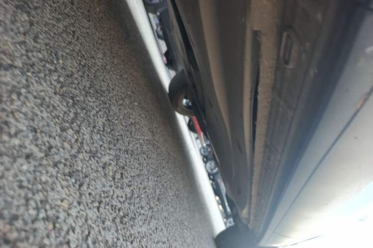 Used Volkswagen Tayron 2020 330TSI Two-Wheel Drive Luxury Smart Connectivity Version Left Side Sill