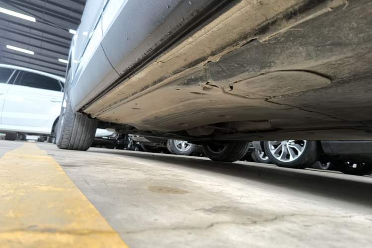 Used Volkswagen Tayron 2020 330TSI Two-Wheel Drive Luxury Smart Connectivity Version Left Side Sill