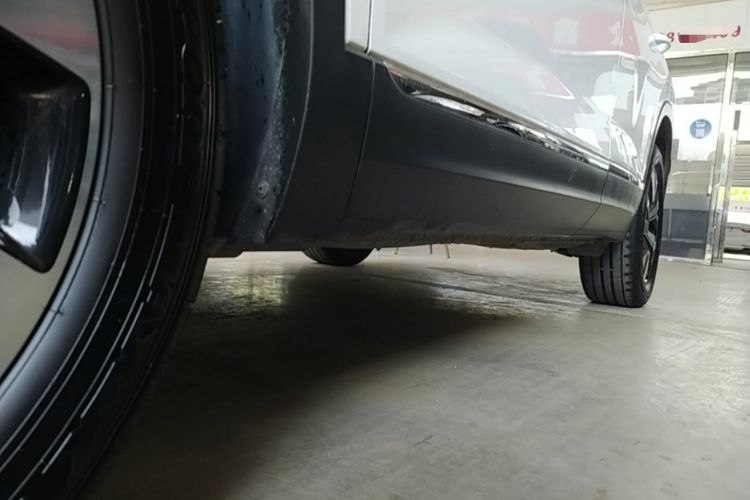 Used Volkswagen Tayron 2020 330TSI Two-Wheel Drive Luxury Smart Connectivity Version Left Side Sill