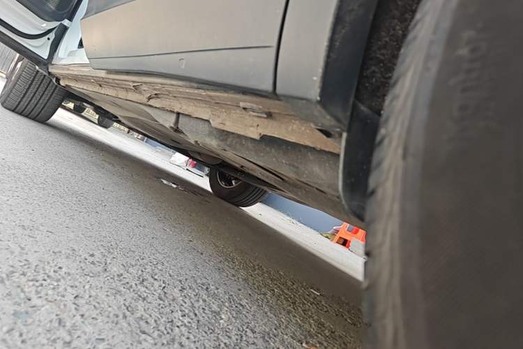 Used Volkswagen Tayron 2020 330TSI Two-Wheel Drive Luxury Smart Connectivity Version Left Side Sill