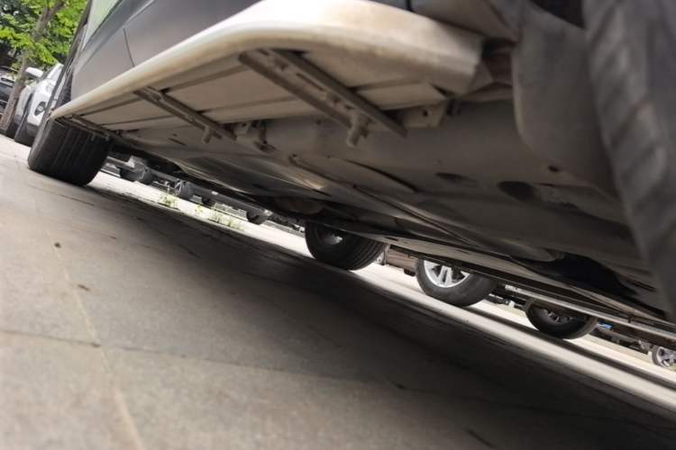 Used Volkswagen Tayron 2020 330TSI Two-Wheel Drive Luxury Smart Connectivity Version Left Side Sill