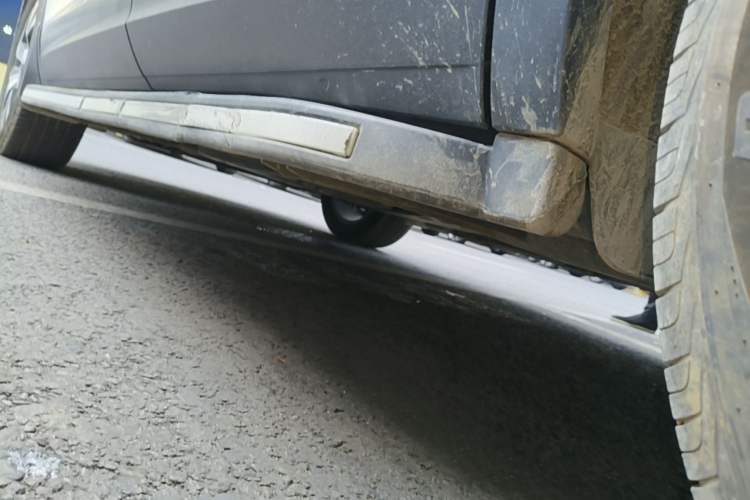 Used Volkswagen Tayron 2020 280TSI Two-Wheel Drive Luxury Connect Edition Left Side Sill