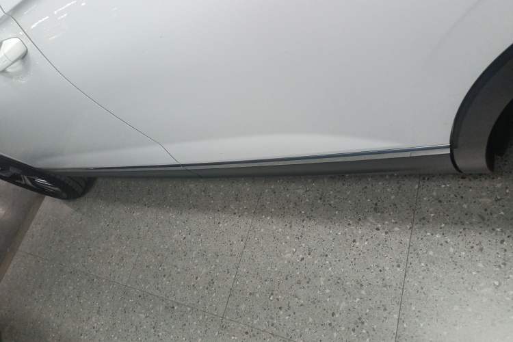 Used Volkswagen Tayron 2020 280TSI Two-Wheel Drive Luxury Connect Edition Left Side Sill
