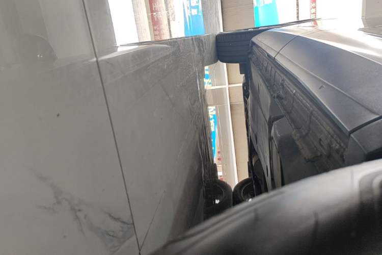 Used Volkswagen Tayron 2020 330TSI Two-Wheel Drive Luxury Connected Pro Edition Left Side Sill