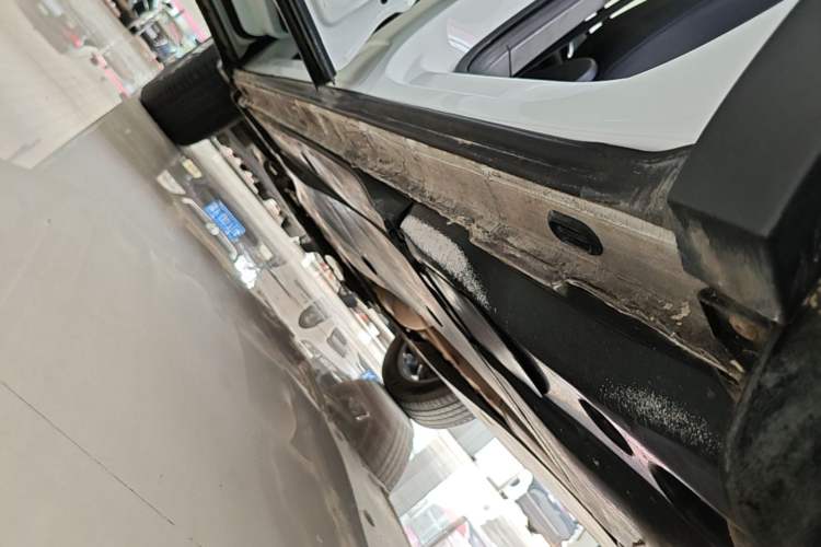 Used Volkswagen Tayron 2020 330TSI Two-Wheel Drive Luxury Smart Connectivity Version Left Side Sill