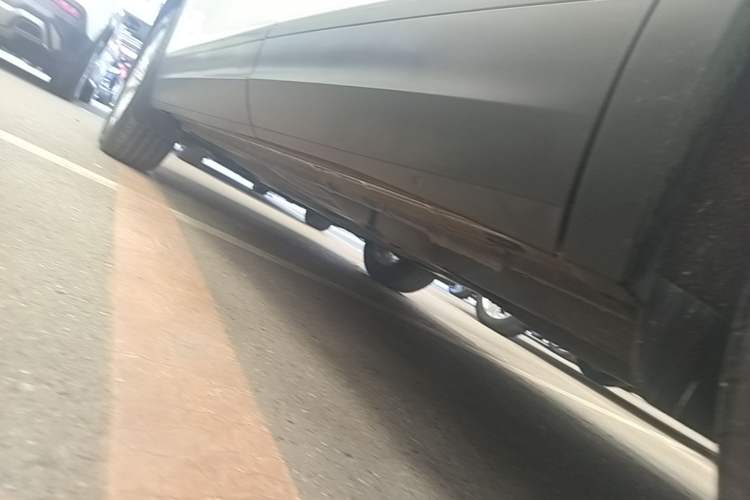 Used Volkswagen Tayron 2020 280TSI Two-Wheel Drive Comfort Connect Edition Left Side Sill