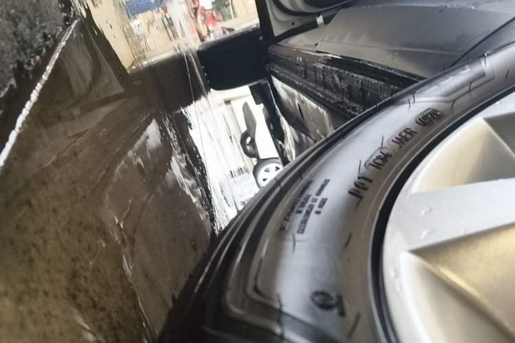 Used Volkswagen Tayron 2020 330TSI Two-Wheel Drive Luxury Connected Pro Edition Left Side Sill