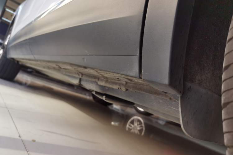 Used Volkswagen Tayron 2020 330TSI Two-Wheel Drive Luxury Smart Connectivity Version Left Side Sill