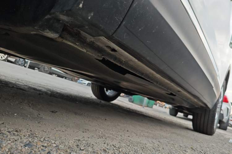 Used Volkswagen Tayron 2020 330TSI Two-Wheel Drive Luxury Connected Pro Edition Left Side Sill