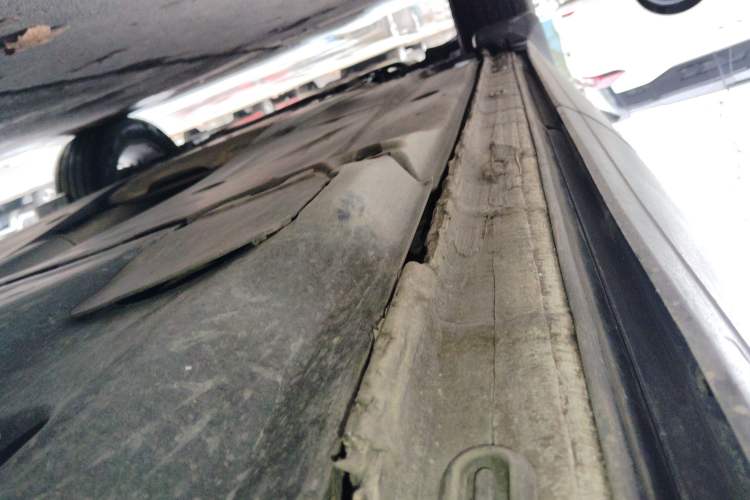 Used Volkswagen Tayron 2020 280TSI Two-Wheel Drive Luxury Connect Edition Left Side Sill