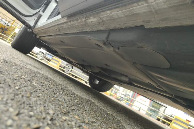 Used Volkswagen Tayron 2020 330TSI Two-Wheel Drive Luxury Smart Connectivity Version Left Side Sill