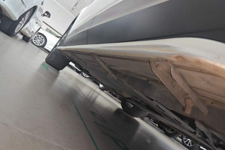 Used Volkswagen Tayron 2020 330TSI Two-Wheel Drive Luxury Smart Connectivity Version Left Side Sill