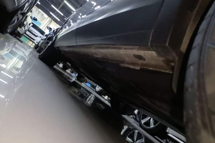 Used Volkswagen Tayron 2020 330TSI Two-Wheel Drive Luxury Smart Connectivity Version Left Side Sill
