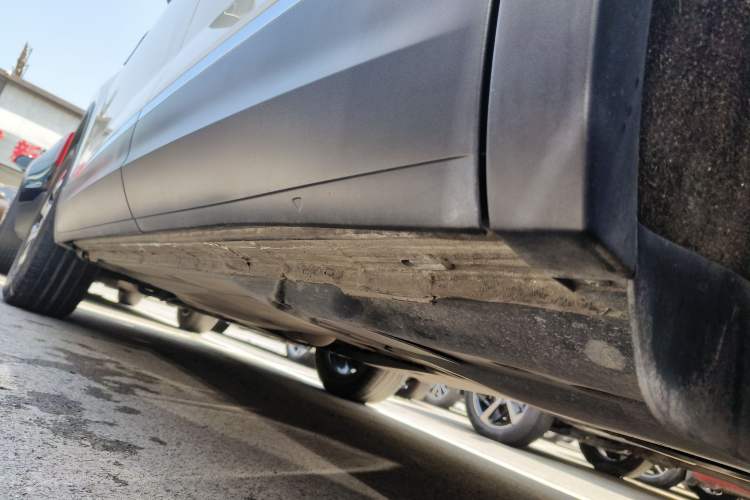 Used Volkswagen Tayron 2020 330TSI Two-Wheel Drive Luxury Smart Connectivity Version Left Side Sill