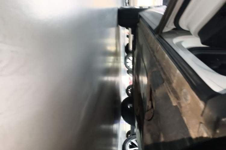 Used Volkswagen Tayron 2020 280TSI Two-Wheel Drive Luxury Connect Edition Left Side Sill