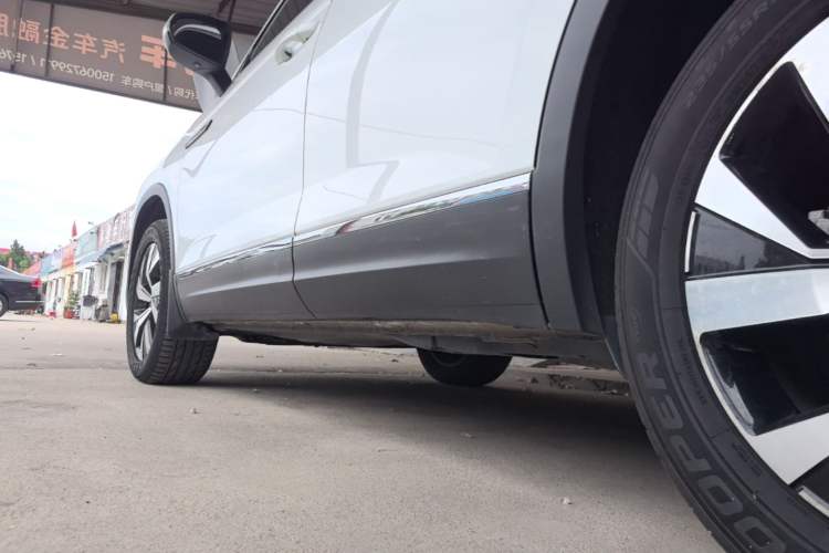 Used Volkswagen Tayron 2020 330TSI Two-Wheel Drive Luxury Smart Connectivity Version Left Side Sill