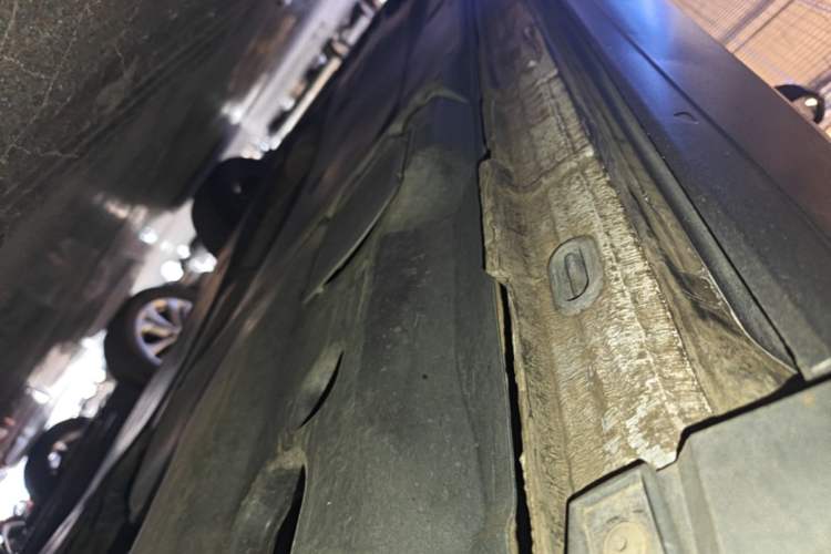 Used Volkswagen Tayron 2020 330TSI Two-Wheel Drive Luxury Smart Connectivity Version Left Side Sill