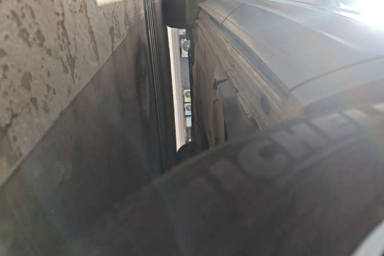 Used Volkswagen Tayron 2020 280TSI Two-Wheel Drive Luxury Connect Edition Left Side Sill