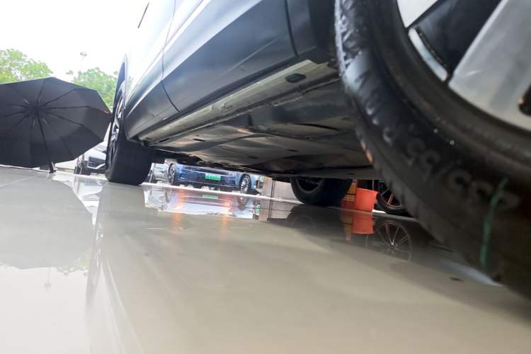 Used Volkswagen Tayron 2020 330TSI Two-Wheel Drive Luxury Smart Connectivity Version Left Side Sill