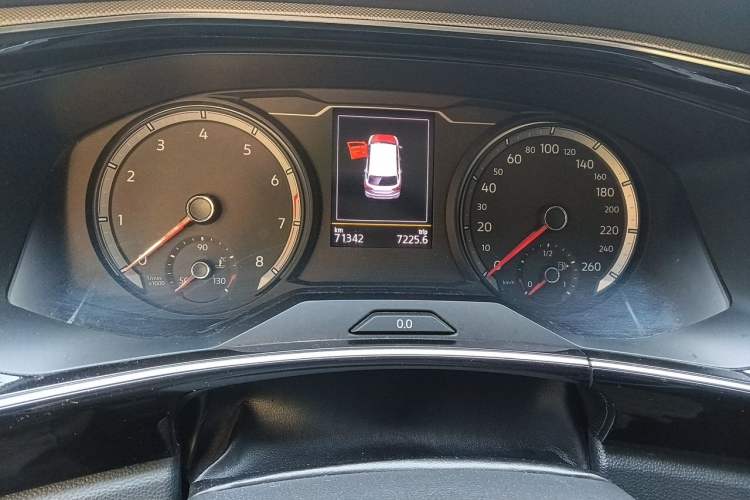 Used Volkswagen Tayron 2020 280TSI Two-Wheel Drive Comfort Connect Edition Odometer Close Up