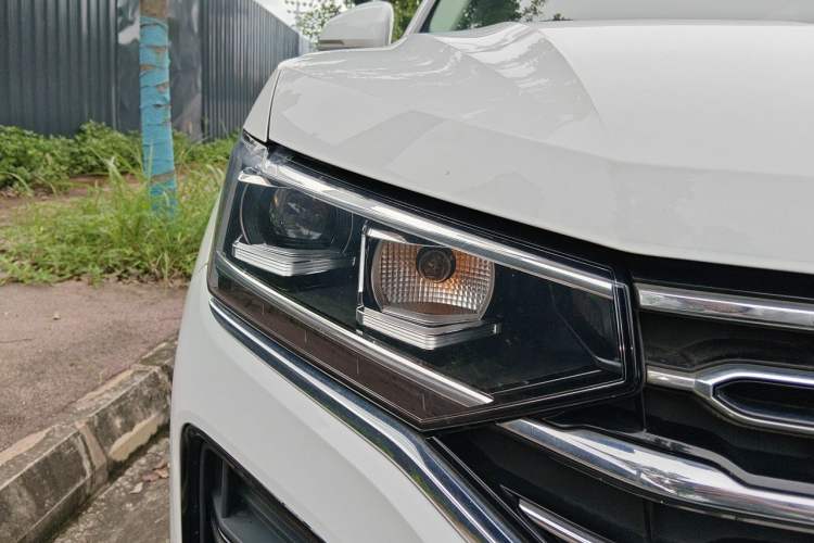 Used Volkswagen Tayron 2020 280TSI Two-Wheel Drive Luxury Connect Edition Right Front Headlight