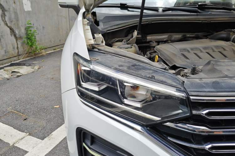 Used Volkswagen Tayron 2020 330TSI Two-Wheel Drive Luxury Smart Connectivity Version Right Front Headlight