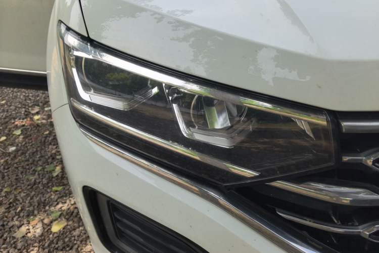 Used Volkswagen Tayron 2020 330TSI Two-Wheel Drive Luxury Connected Pro Edition Right Front Headlight