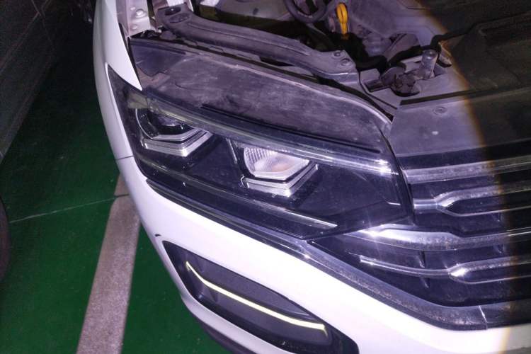 Used Volkswagen Tayron 2020 330TSI Two-Wheel Drive Luxury Smart Connectivity Version Right Front Headlight