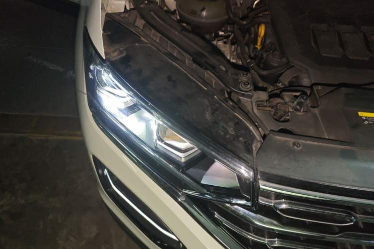 Used Volkswagen Tayron 2020 330TSI Two-Wheel Drive Luxury Connected Pro Edition Right Front Headlight
