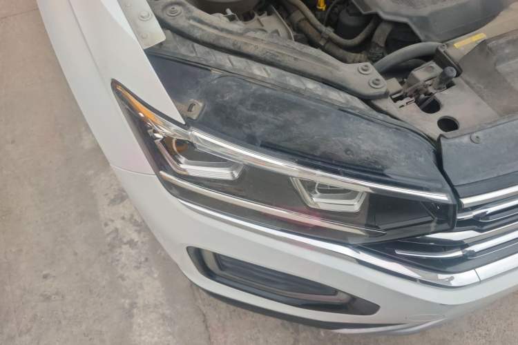 Used Volkswagen Tayron 2020 330TSI Two-Wheel Drive Luxury Connected Pro Edition Right Front Headlight