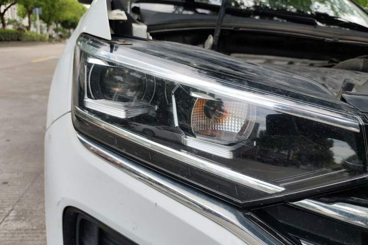 Used Volkswagen Tayron 2020 330TSI Two-Wheel Drive Luxury Smart Connectivity Version Right Front Headlight