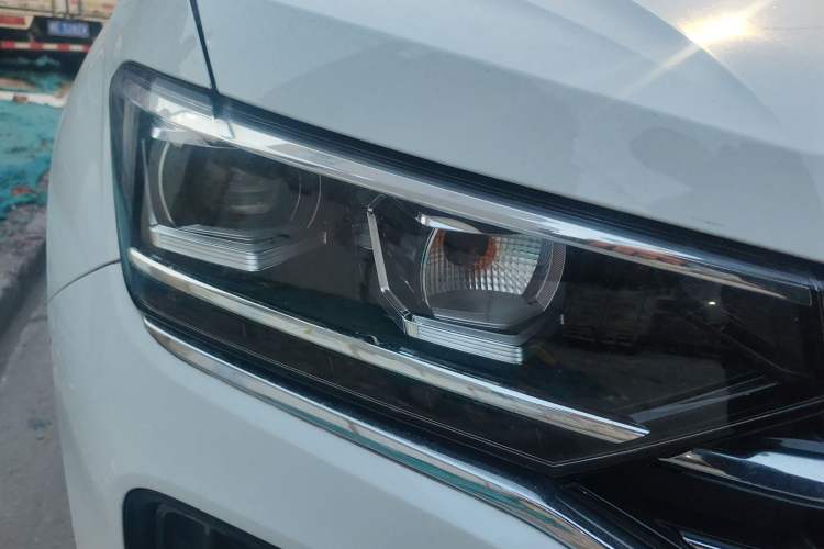 Used Volkswagen Tayron 2020 330TSI Two-Wheel Drive Luxury Smart Connectivity Version Right Front Headlight