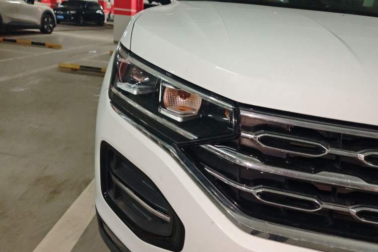 Used Volkswagen Tayron 2020 330TSI Two-Wheel Drive Luxury Connected Pro Edition Right Front Headlight