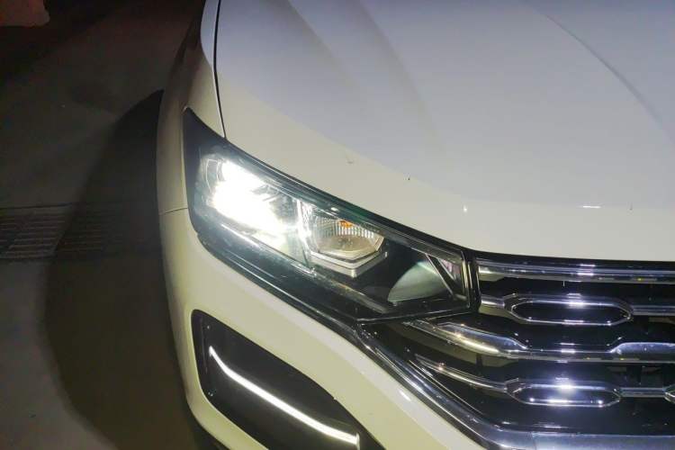 Used Volkswagen Tayron 2020 330TSI Two-Wheel Drive Luxury Smart Connectivity Version Right Front Headlight