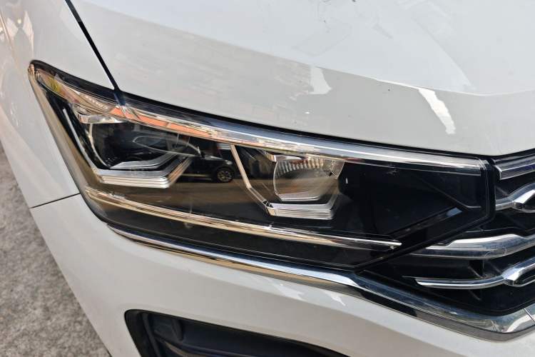 Used Volkswagen Tayron 2020 330TSI Two-Wheel Drive Luxury Smart Connectivity Version Right Front Headlight
