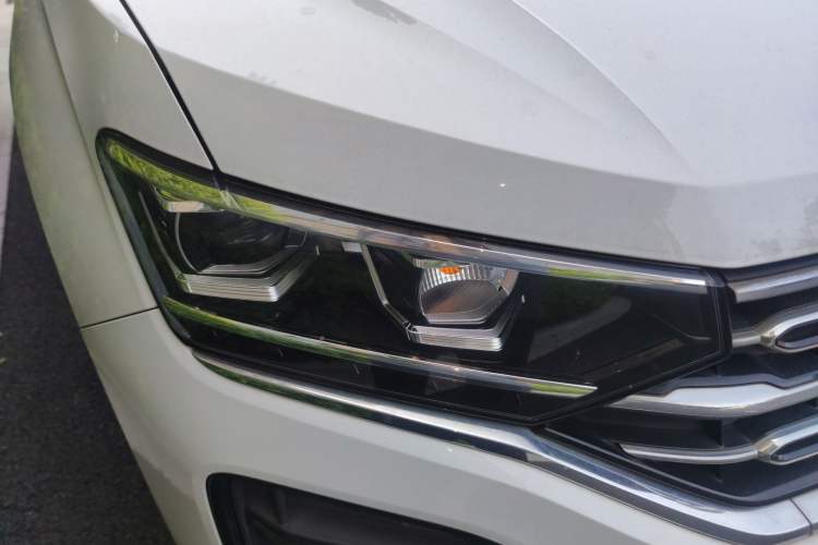 Used Volkswagen Tayron 2020 330TSI Two-Wheel Drive Luxury Smart Connectivity Version Right Front Headlight