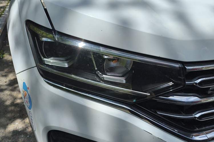 Used Volkswagen Tayron 2020 380TSI All-Wheel Drive R-Line Connected Version Right Front Headlight