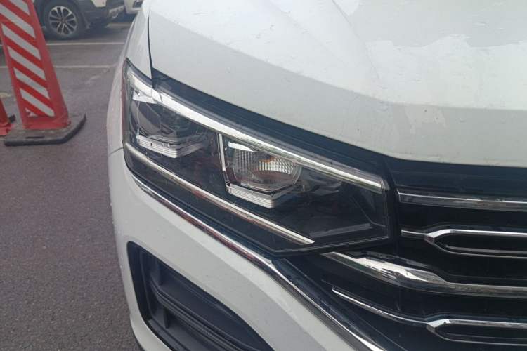 Used Volkswagen Tayron 2020 330TSI Two-Wheel Drive Luxury Smart Connectivity Version Right Front Headlight