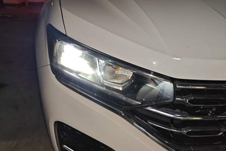 Used Volkswagen Tayron 2020 380TSI All-Wheel Drive R-Line Connected Version Right Front Headlight