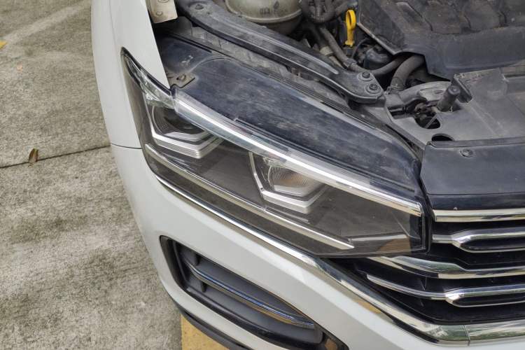 Used Volkswagen Tayron 2020 330TSI Two-Wheel Drive Luxury Smart Connectivity Version Right Front Headlight