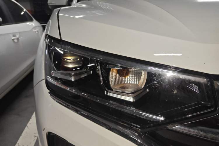 Used Volkswagen Tayron 2020 330TSI Two-Wheel Drive Luxury Smart Connectivity Version Right Front Headlight