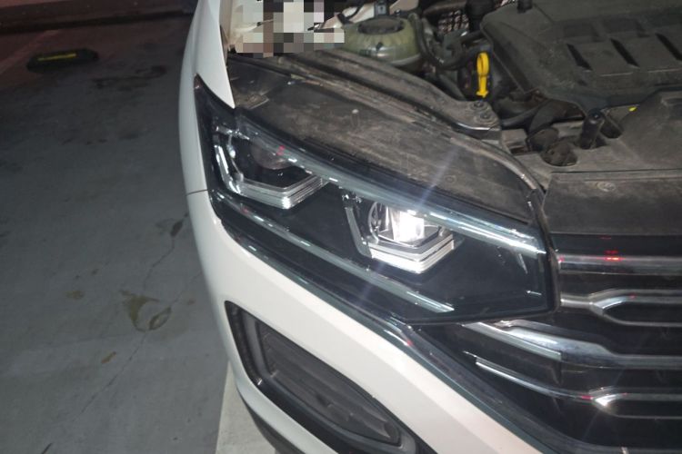 Used Volkswagen Tayron 2020 330TSI Two-Wheel Drive Luxury Connected Pro Edition Right Front Headlight