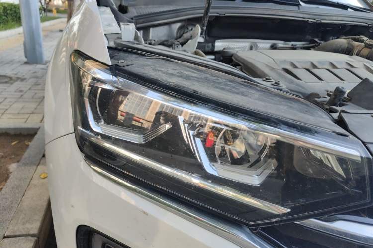 Used Volkswagen Tayron 2020 330TSI Two-Wheel Drive Luxury Connected Pro Edition Right Front Headlight