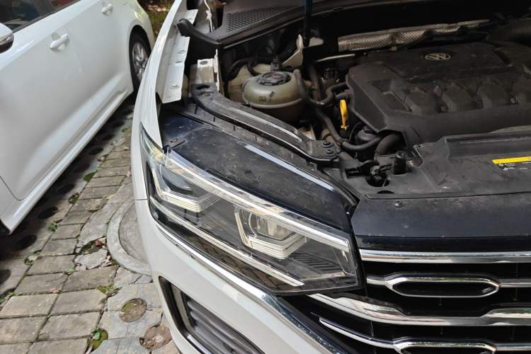 Used Volkswagen Tayron 2020 330TSI Two-Wheel Drive Luxury Connected Pro Edition Right Front Headlight